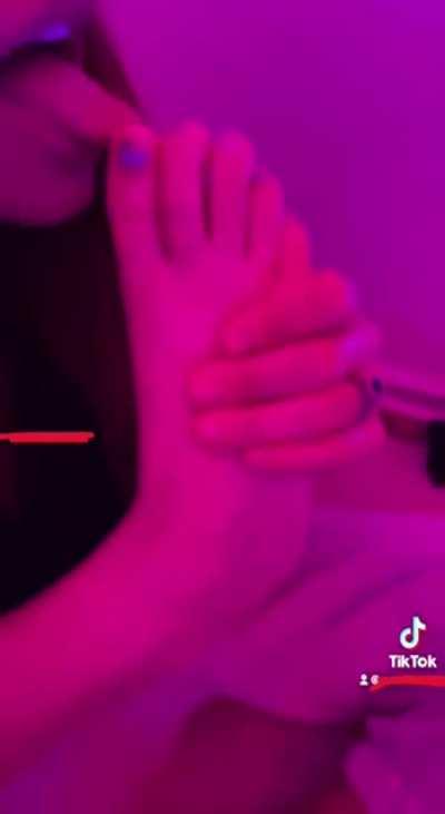 I love sucking my teen toes