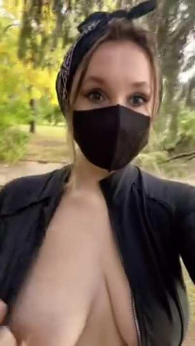 stranger caught she flashing tits in the public park