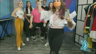 A RANDOM BITCH WANT TO SHOW ASS TOO :D