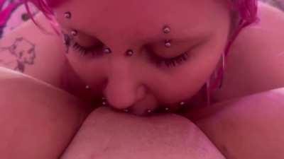 goth BBW eats wife’s pussy 