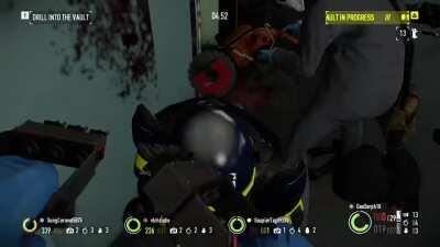 Only got this game 2 days ago. This was the first time i heard the Cloaker noise ingame and i nearly shit myself.