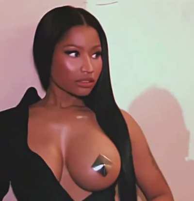 Nicki always needs to dress like this