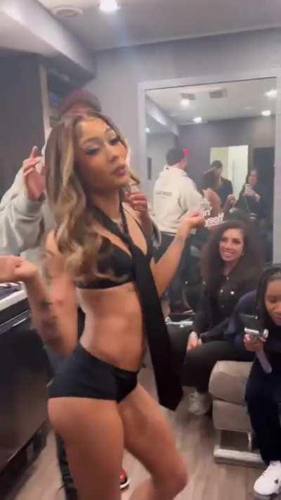 i woulda fucked coi backstage😩🥴🥴