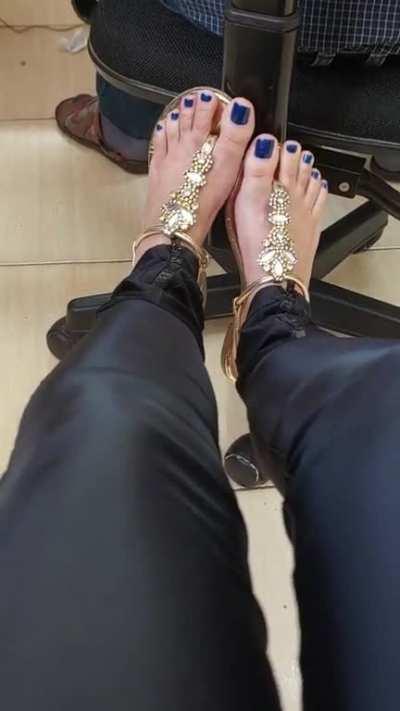 Sexy feet in the office 
