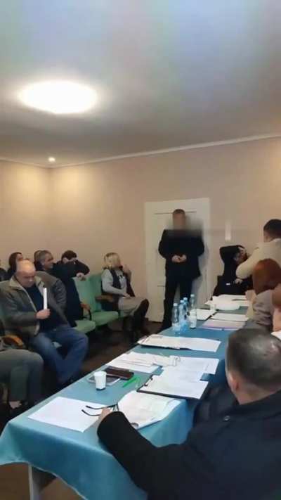 Tumma unkarilainen jyrisee