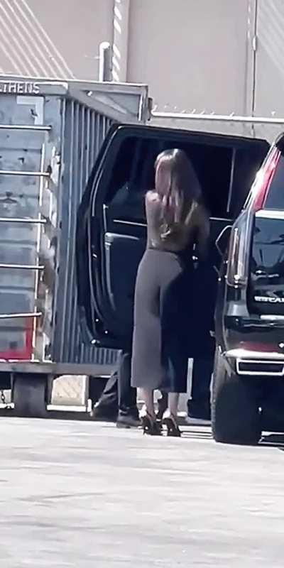 Selena seen heading to the rear entrance of a studio.