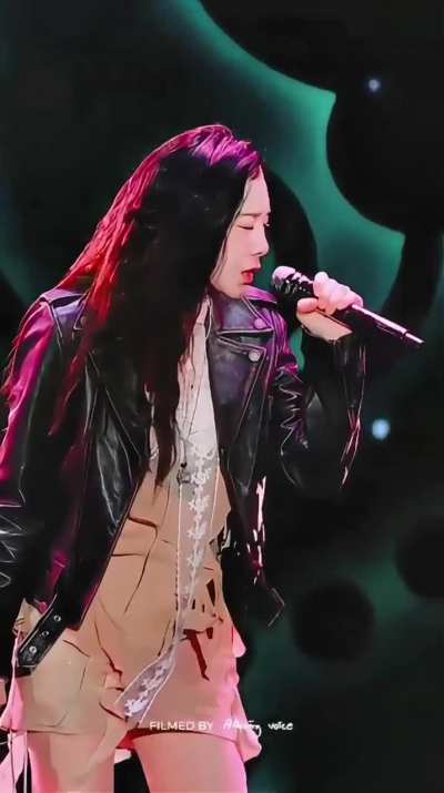 Taeyeon performing “Fine” after 741 days while freezing is peak dedication 😭👑