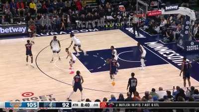 [Highlight] Julius Randle puts the moves on Naz Reid