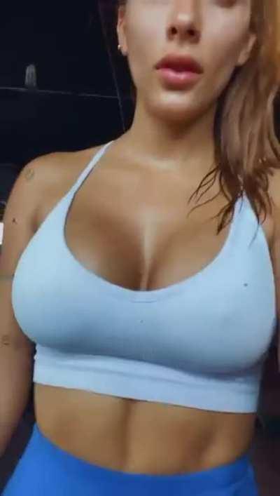 Kenia Gonzalez (@keniamusicr)