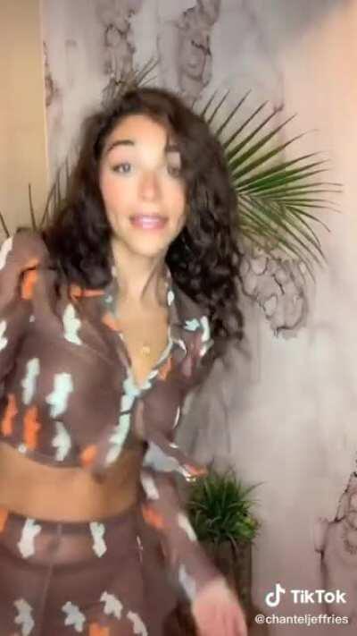 well hello 😁😍😍