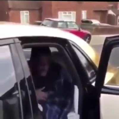 Eu vendo o muquinha beber um gole da cerveja dele no churras dos subs depois de eu mergulhar meu saco nela