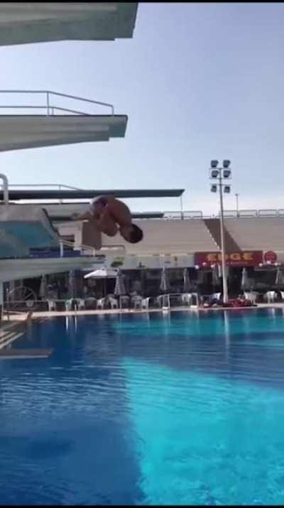 10/10 diving