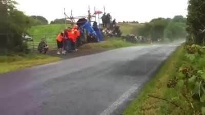 Isle of Man, Fly by at 240 km/h on wet surface