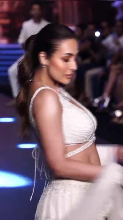 Malaika Arora White Dress On Ramp Walk 🔥🤍