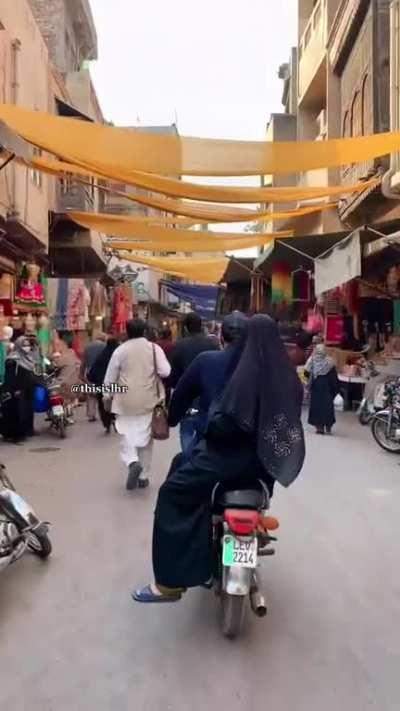 These videos of Lahore make me feel some way :)