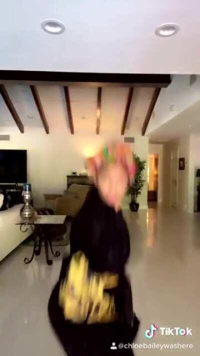 Chloe Bailey #Bussitchallenge