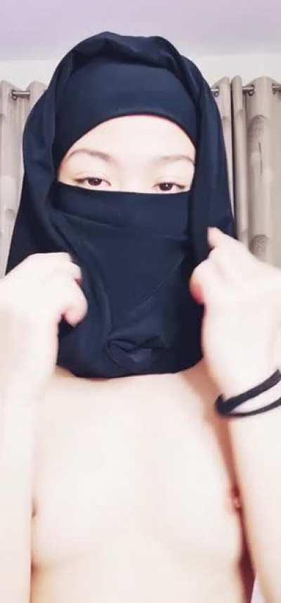 Skinny Muslim boobs