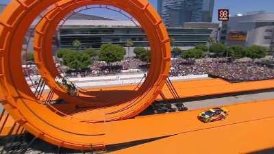 Two cars do a loop (HotWheels IRL)