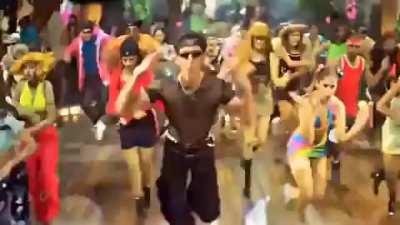 Hrithik doing ek pal ka jeena through the years 