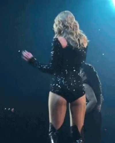 Could do with some more members over at r/TaylorSwiftBooty