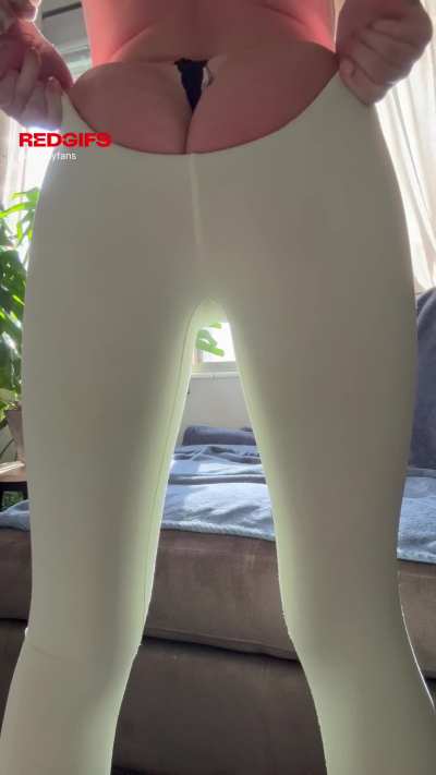 yellow aligns barely contain the booty (OC)