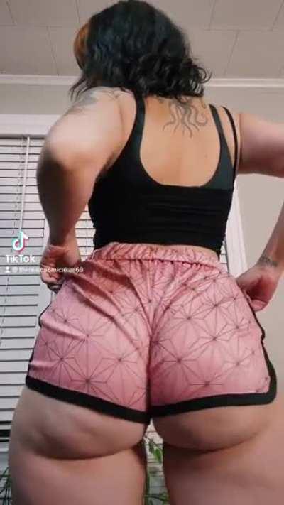 @therealnaomicakes69