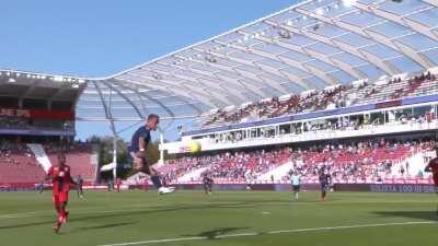 Irvin Cardona spectacular mid-air volley during french Ligue 1
