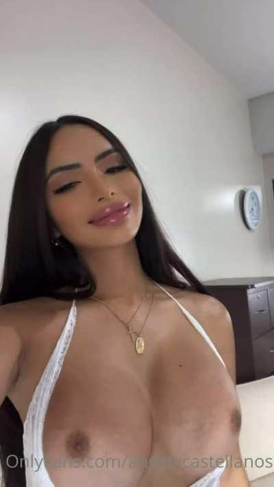 Hot AF 😍👅👅 Grab her updated content in comment