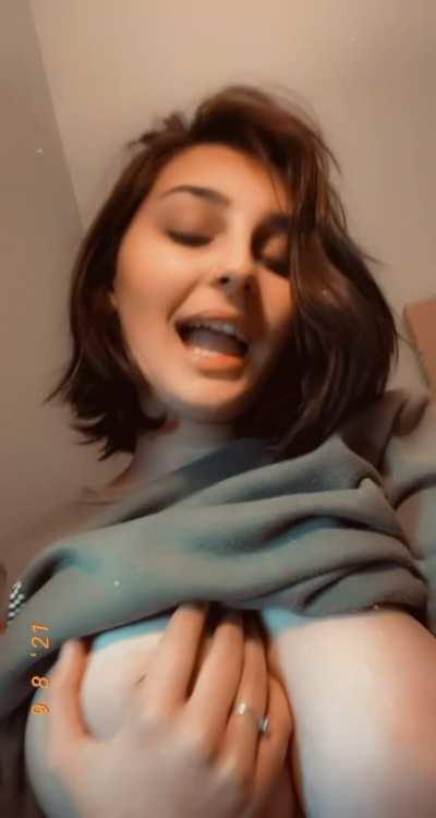 Hey to the 3 people who see this 💘