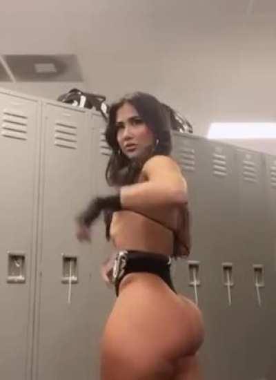 Wow 🍑(@bigluna22)