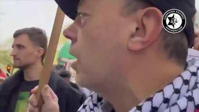 Met Police, UK telling a Jew their presence is unwanted and may antagonise the 'peace-loving' Po-Palestine supporters who chanted 