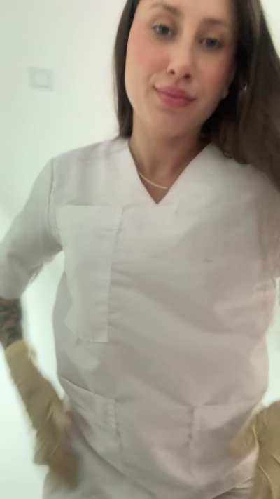 Would you date a nurse who you met on Reddit ?