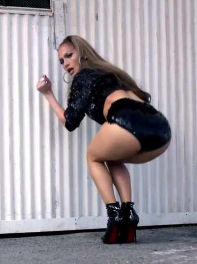 Jennifer Lopez needs a hard fucking.