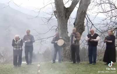 Me and the homies when GME be hitting $170 after hours 🤠