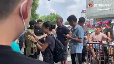 帮支猪的记者被骂狗血淋头，杀支猪的被奉为伟光正，长此以往自作孽真的越来越不值得可怜...