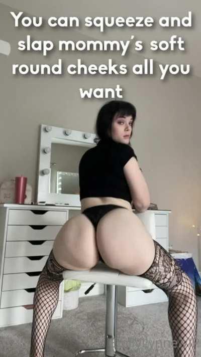 Mom Twerks Her Phat Ass For You While You Jerk Off