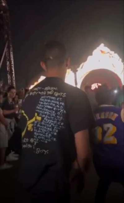 Dude threw a piss cup into the crowd 😳