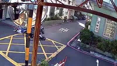 3 Scooters, 1 Intersection