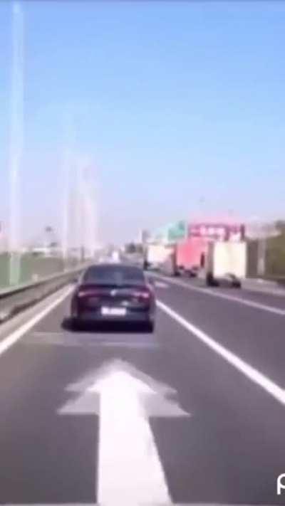 Who the hell changes lane like this?