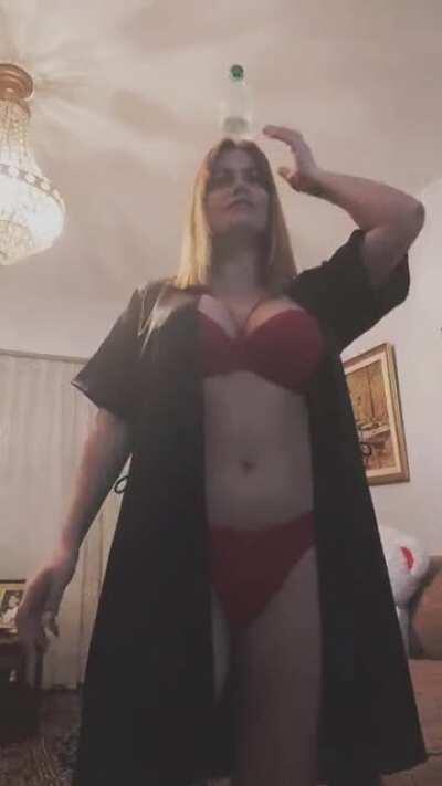 Secretaria en presidencia y tiktoker.