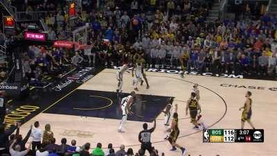 [Highlight] Horford dropping back on the screen and Curry walks into the open 3 to cut the lead to 1
