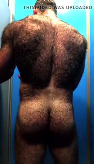 How many straight guys like watching guys shower? 