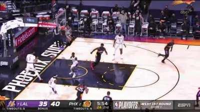 [Highlight] Booker takes it strong to the rim with the jam