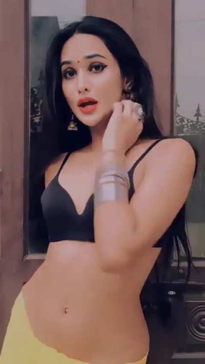 Sanchi Rai Yellow Saree (4)