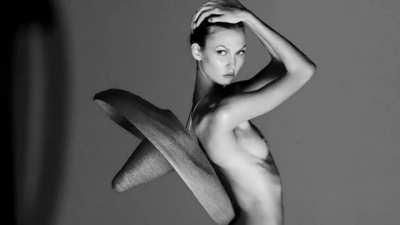 Karlie Kloss, topless photoshoot