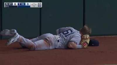 [Highlight] Aaron Judge's replacement, Jake Bauers, slides hard into the wall to make the inning-ending catch but is removed from the game