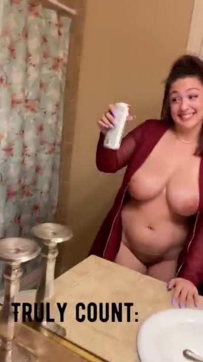 Do you like?? 😍(her album in the comment )