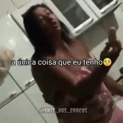 Pobre dona de casa😣