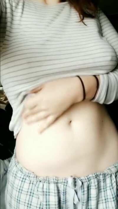 It's cold and rainy outside, let's just stay in bed all day 💕