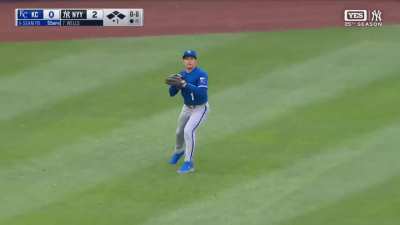 Austin Wells brings home Bellinger on a sac fly and it's 3-0 Yanks in the first!